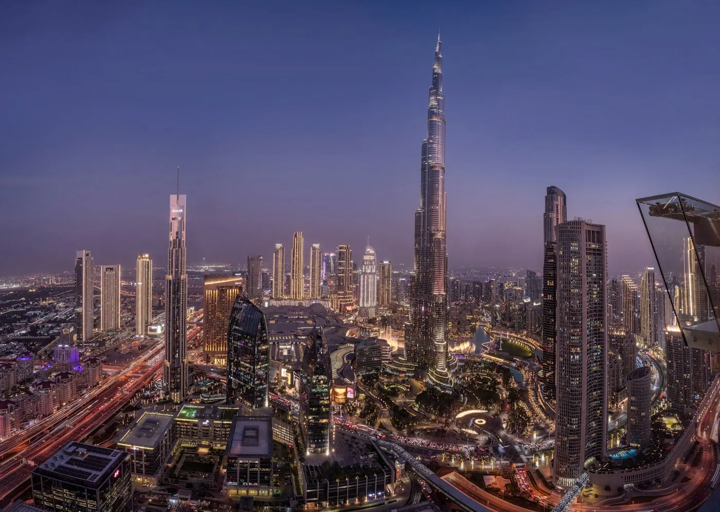 Burj Khalifa e o horizonte de Dubai à noite