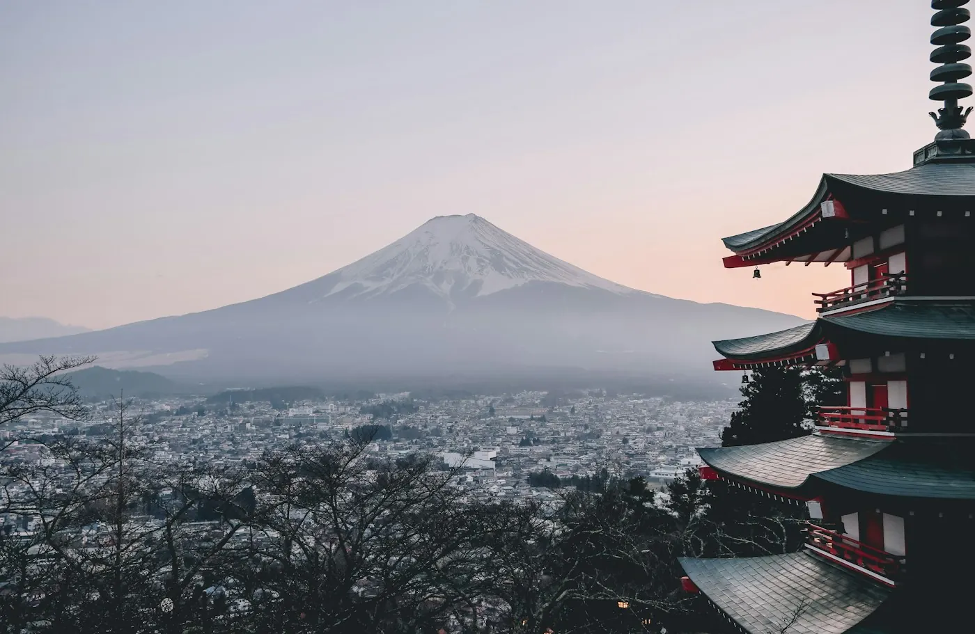 Pagode Chureito com o Monte Fuji ao fundo, no Japão